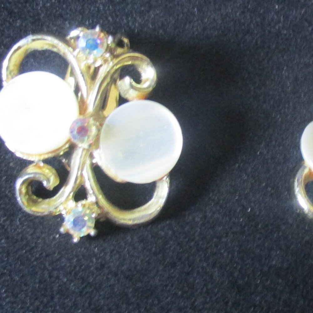 Vintage Mother of Pearl & Rhinestones Gold Tone Clip On Earrings  1" x 1"